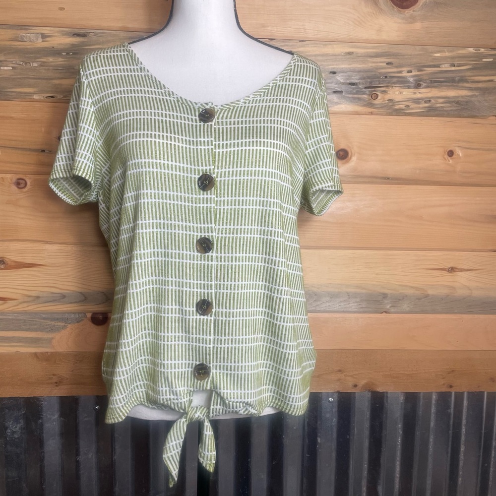 Women’s button-down blouse with front tie knot, Large